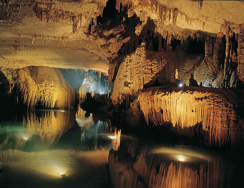 Jeita Grotto (مغارة جعيتا‎)